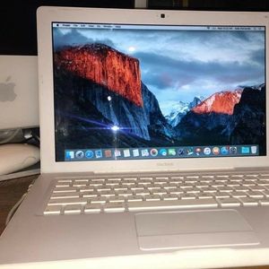 Apple Macbook laptop 13'